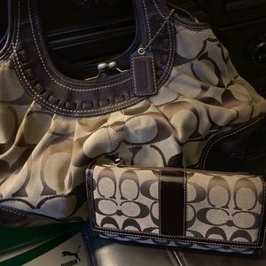 Coach purse and wallet brown great shape